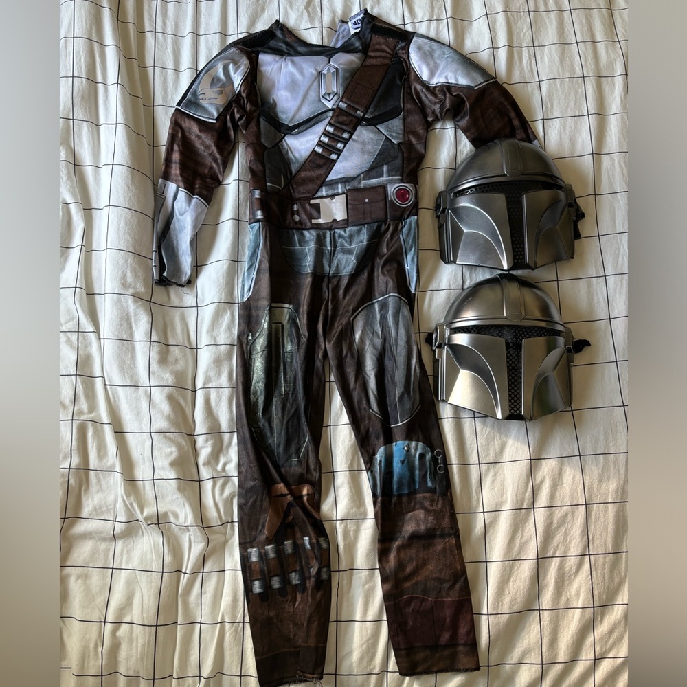 The Mandalorian Mustle chest Costume with Mask size Medium